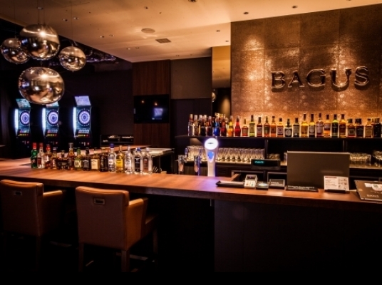 バグース  新宿西口店